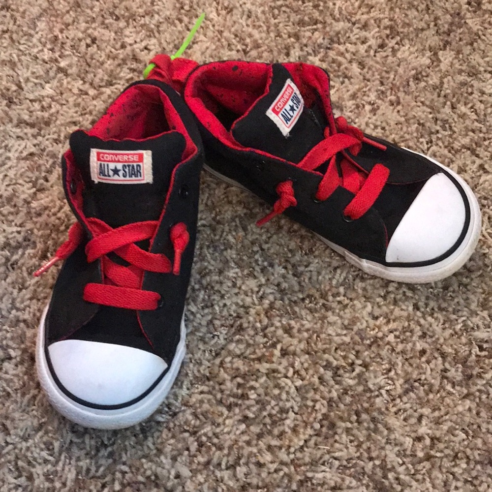 Black/Red Converse